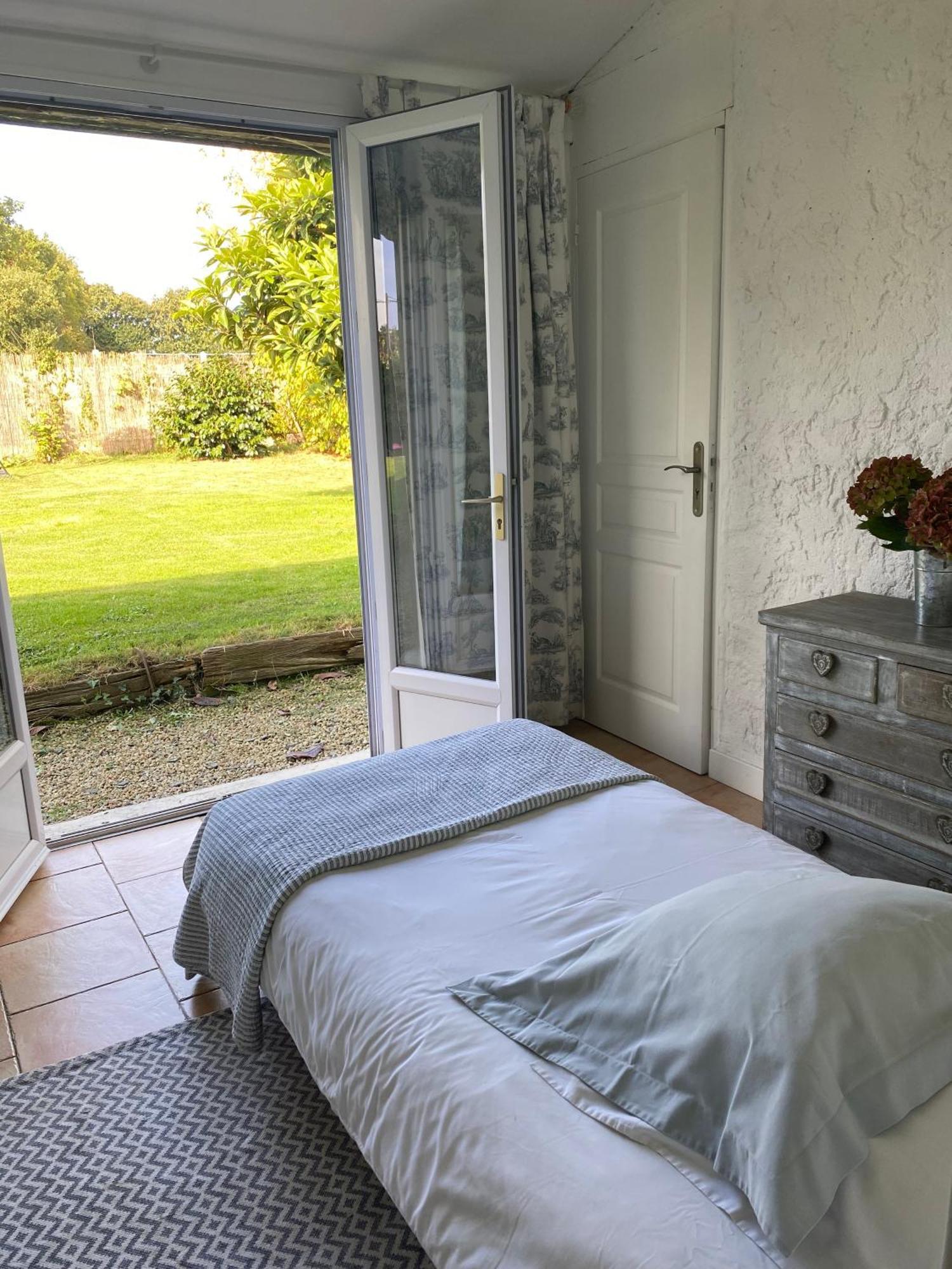 Bed and Breakfast La Clef Du Four Plesder Esterno foto
