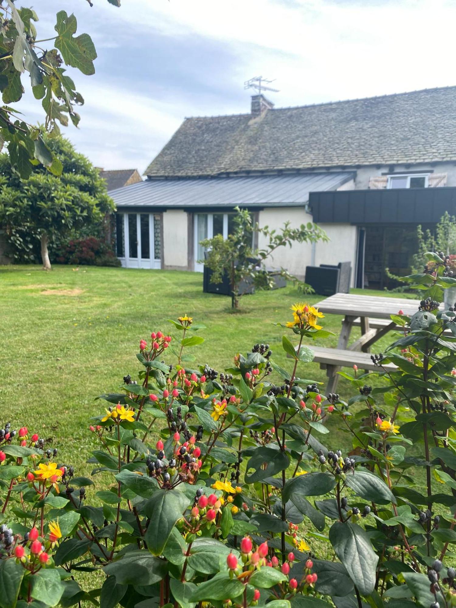 Bed and Breakfast La Clef Du Four Plesder Esterno foto